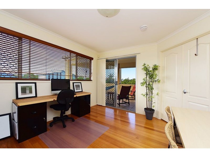 8 Madagascar Court, Kawana Island QLD 4575