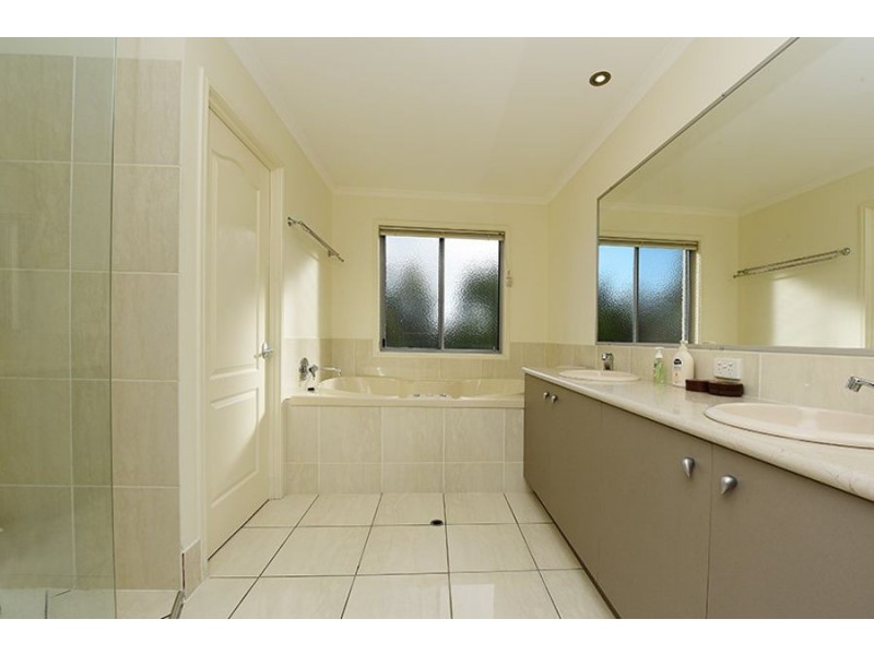 8 Madagascar Court, Kawana Island QLD 4575