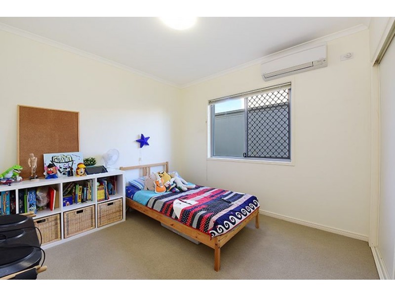 8 Madagascar Court, Kawana Island QLD 4575
