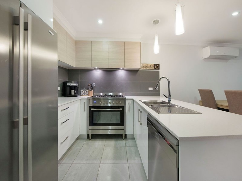 11 Highland Terrace, Little Mountain QLD 4551