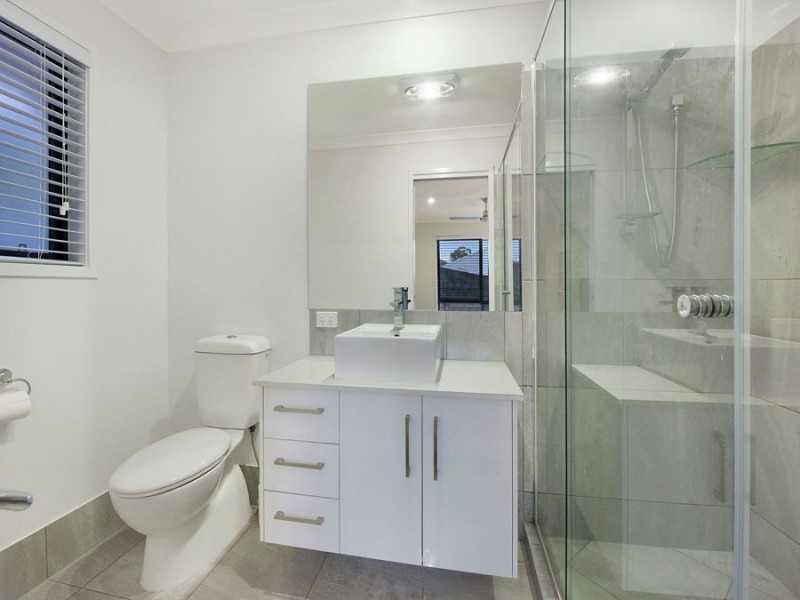 11 Highland Terrace, Little Mountain QLD 4551