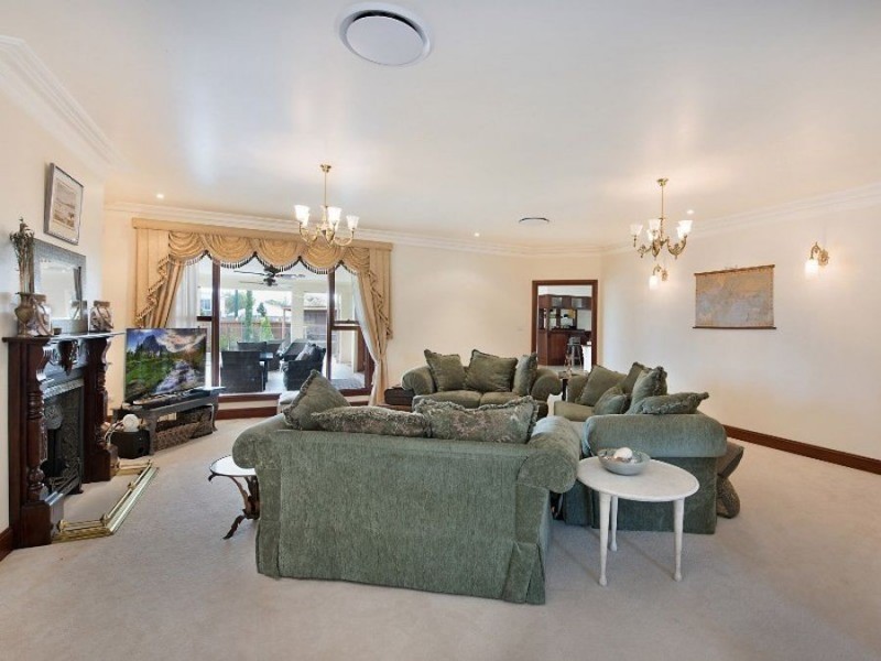 6 Sea Glint Place, Pelican Waters QLD 4551