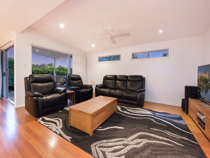 4 Cullen Drive, Little Mountain QLD 4551