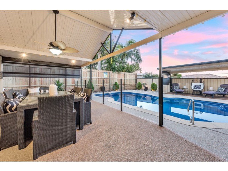 11 Anglia Place, Little Mountain QLD 4551