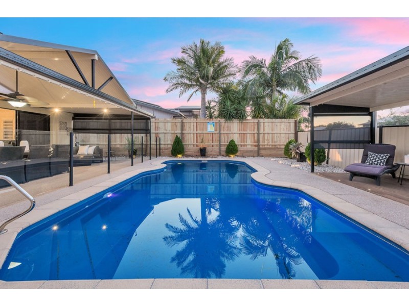 11 Anglia Place, Little Mountain QLD 4551