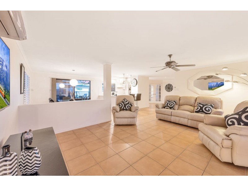 11 Anglia Place, Little Mountain QLD 4551