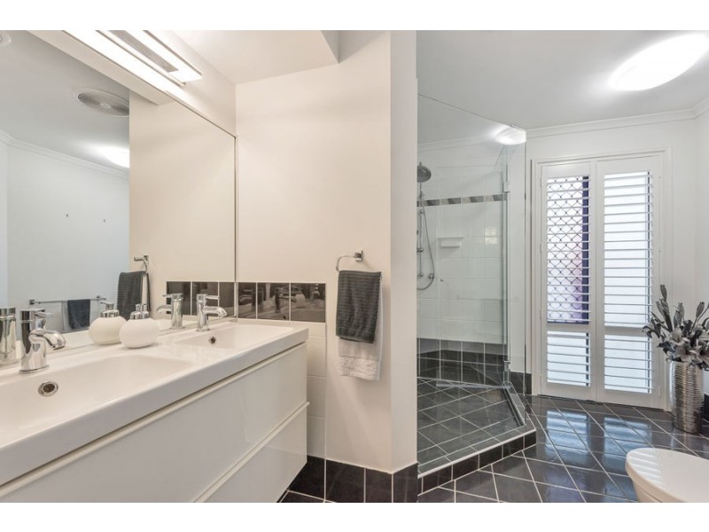 11 Anglia Place, Little Mountain QLD 4551