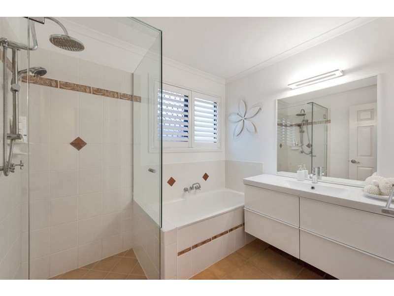 11 Anglia Place, Little Mountain QLD 4551