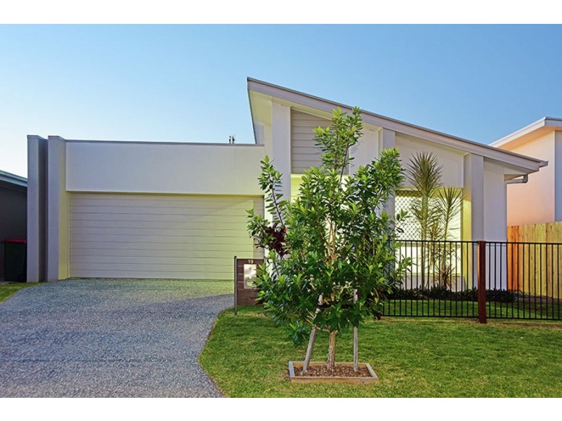 19 Bluff Street, Birtinya QLD 4575