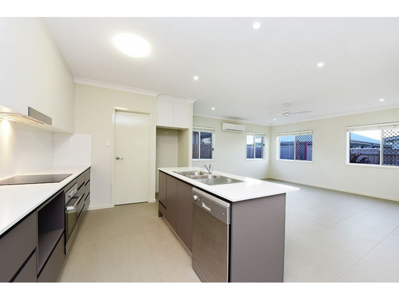 19 Bluff Street, Birtinya QLD 4575