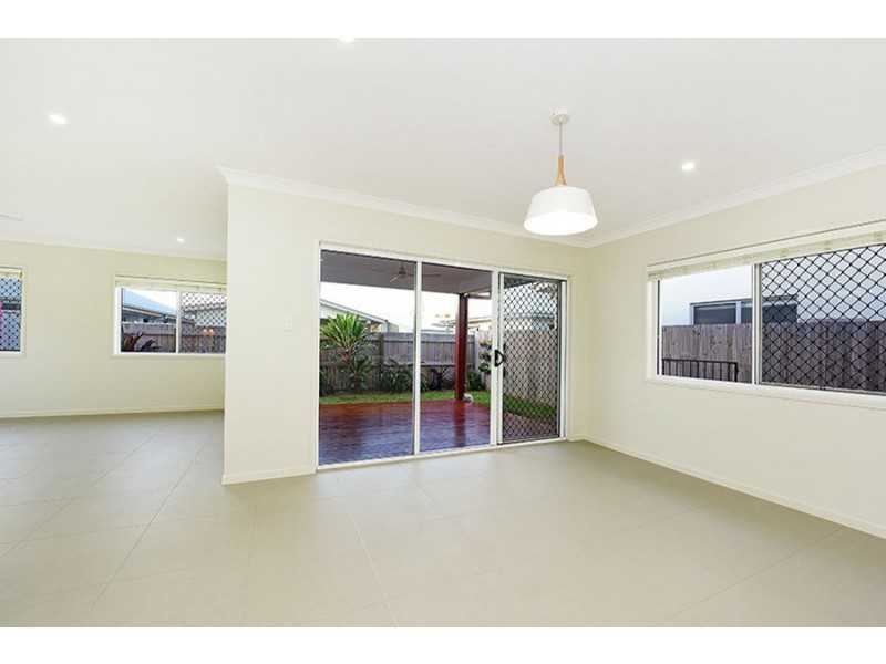 19 Bluff Street, Birtinya QLD 4575