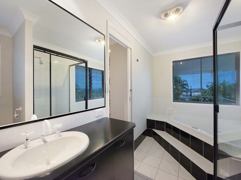 15 Pinewood Street, Little Mountain QLD 4551