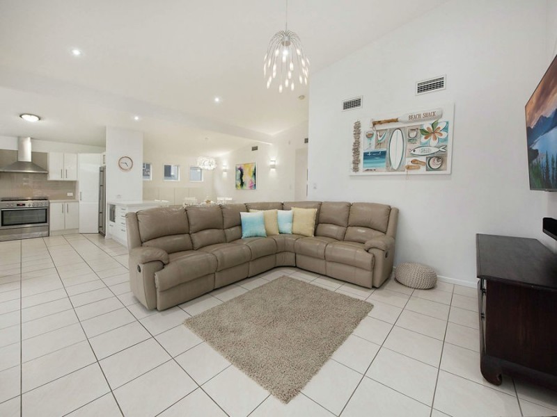11 Bombala Terrace, Caloundra QLD 4551