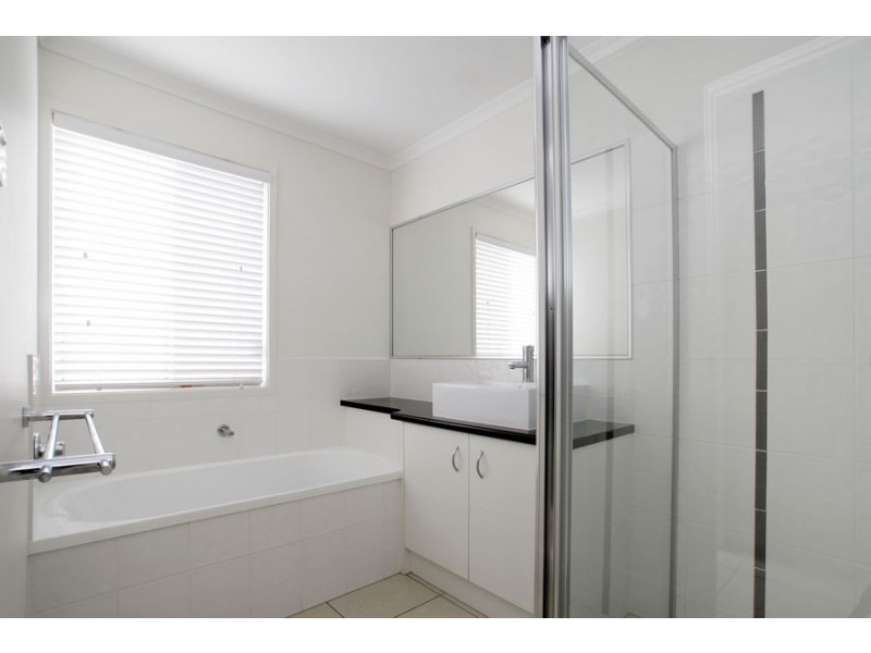 25 Elvena Circuit, Little Mountain QLD 4551