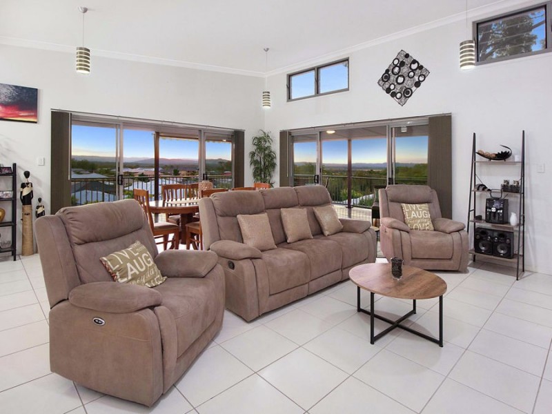 17 Hinterland Drive, Little Mountain QLD 4551