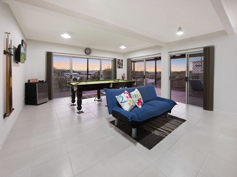 17 Hinterland Drive, Little Mountain QLD 4551