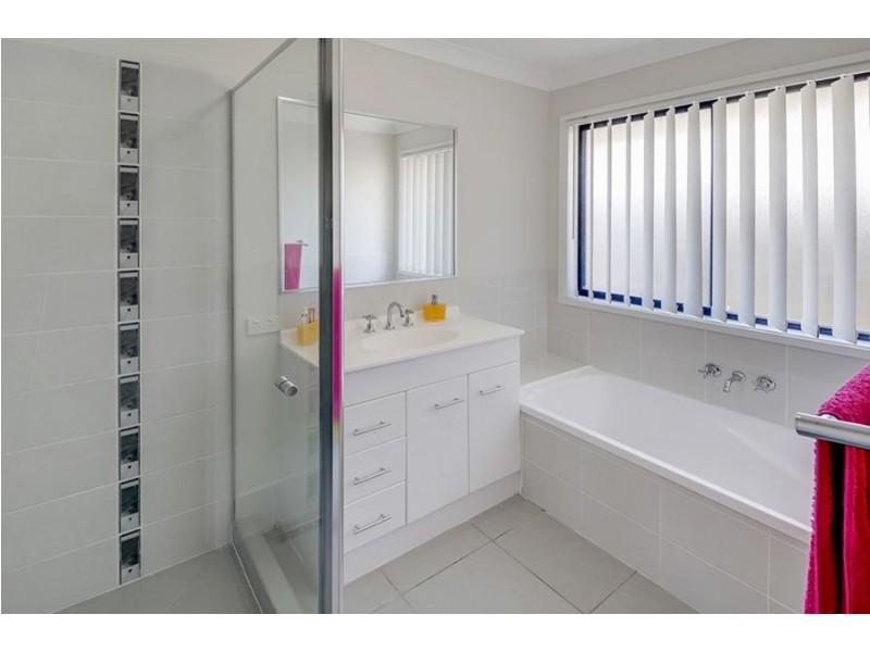 9 Middle Park Street, Little Mountain QLD 4551