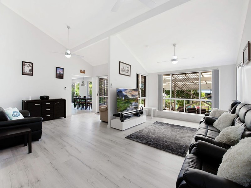 2 Homestead Drive, Little Mountain QLD 4551