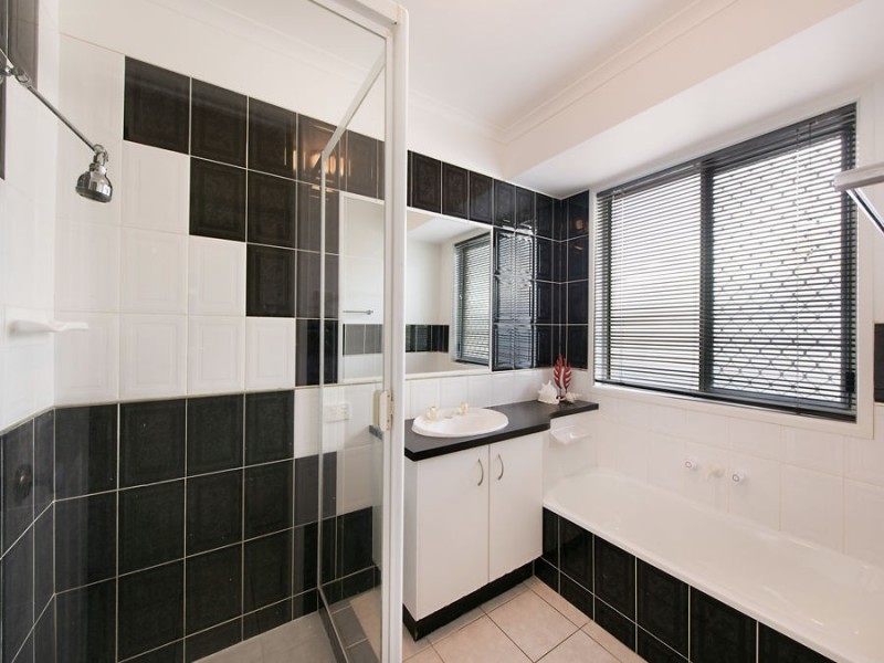 4 Sanctuary Place, Little Mountain QLD 4551