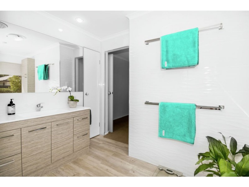 61 Koala Court, Little Mountain QLD 4551