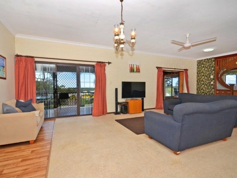 5 Sea Breeze Place, 82 Caloundra Road, Little Mountain QLD 4551