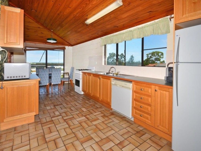 5 Sea Breeze Place, 82 Caloundra Road, Little Mountain QLD 4551