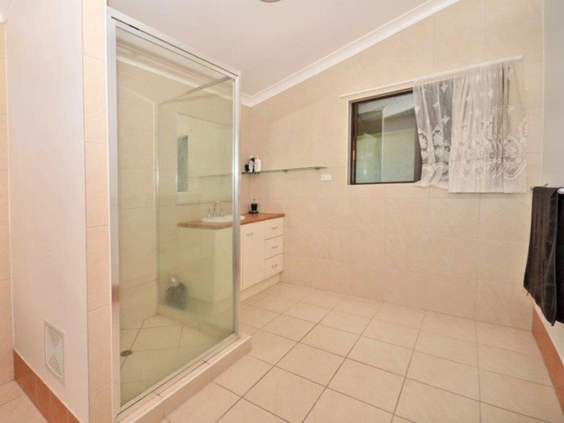 5 Sea Breeze Place, 82 Caloundra Road, Little Mountain QLD 4551