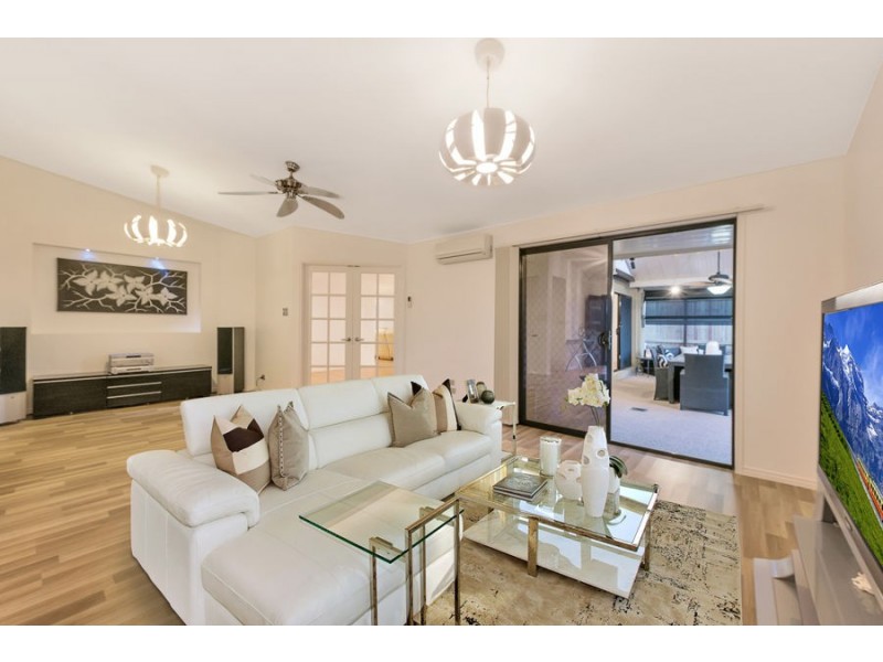 11 Anglia Place, Little Mountain QLD 4551