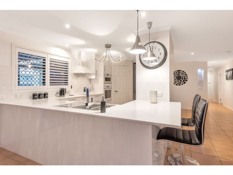 11 Anglia Place, Little Mountain QLD 4551