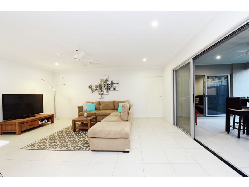 7 Leeside Street, Little Mountain QLD 4551