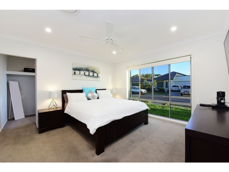 7 Leeside Street, Little Mountain QLD 4551