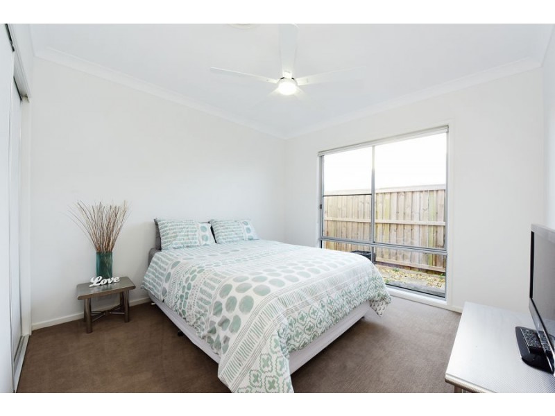 7 Leeside Street, Little Mountain QLD 4551