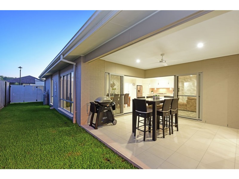 7 Leeside Street, Little Mountain QLD 4551