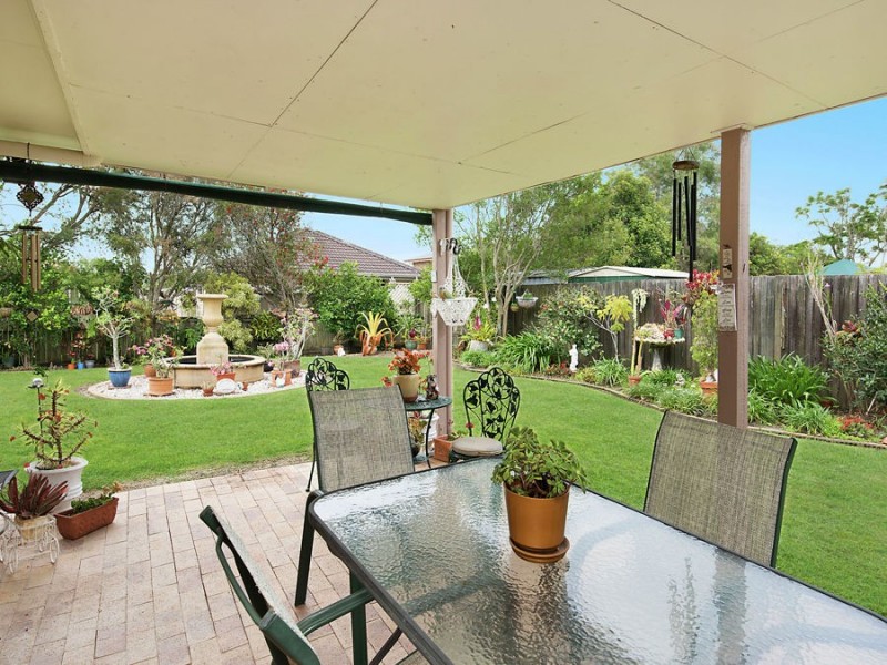 8 Lakeshore Place, Little Mountain QLD 4551