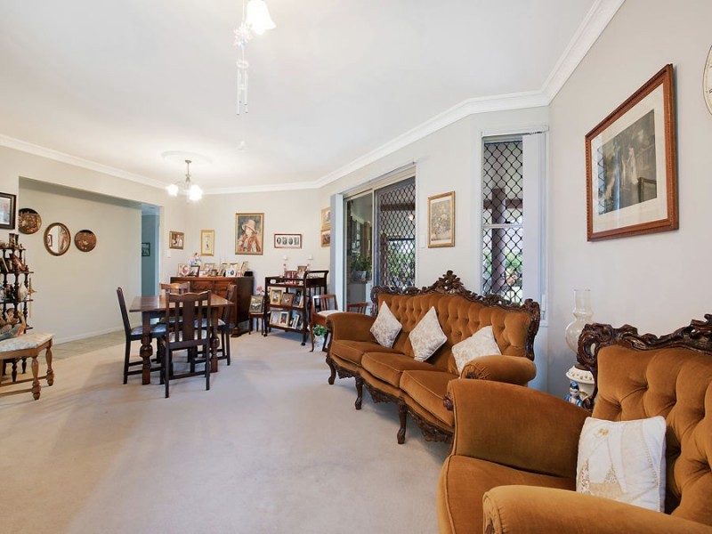 8 Lakeshore Place, Little Mountain QLD 4551