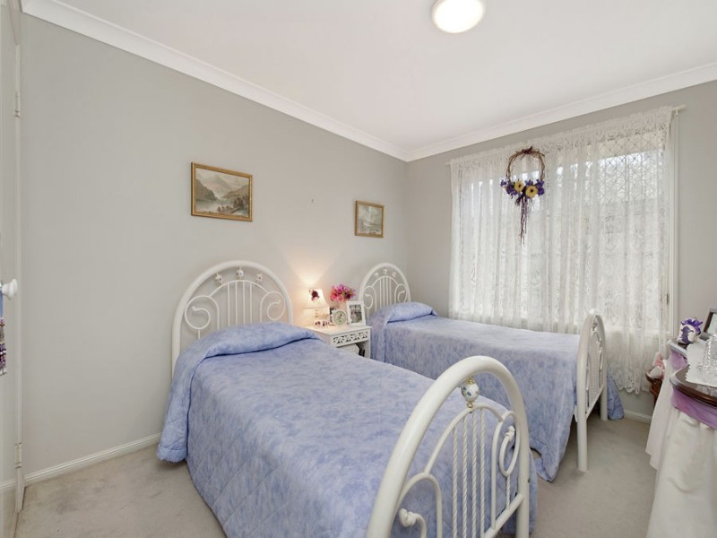 8 Lakeshore Place, Little Mountain QLD 4551