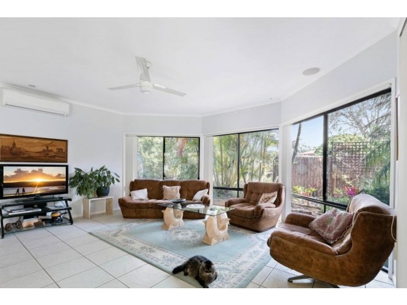 6 Earls Court, Little Mountain QLD 4551