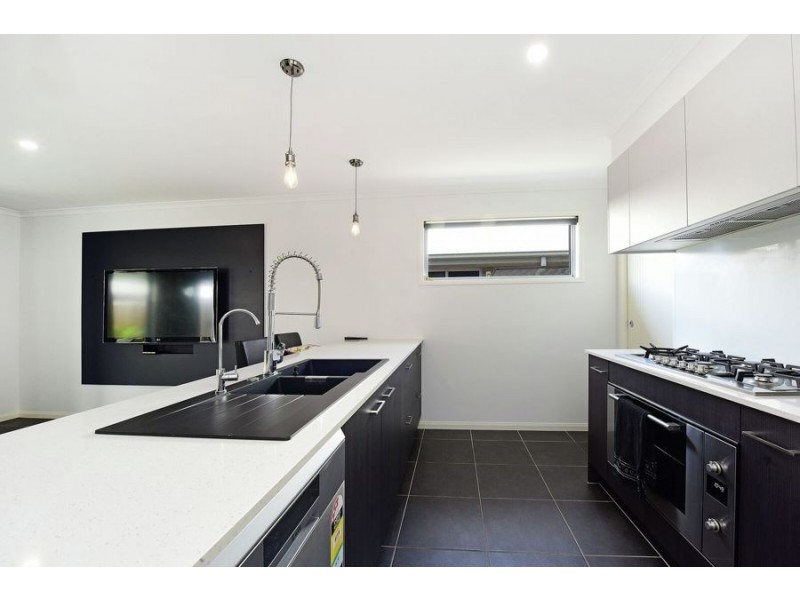 35 Pearl Cres, Caloundra West QLD 4551