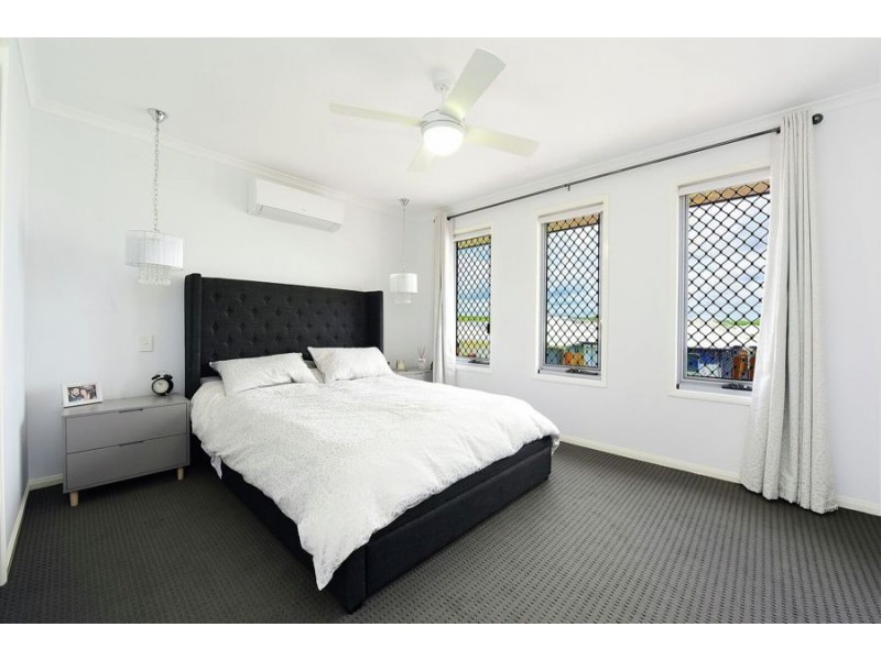 35 Pearl Cres, Caloundra West QLD 4551