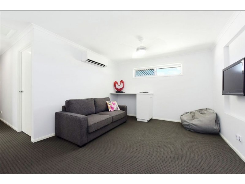35 Pearl Cres, Caloundra West QLD 4551