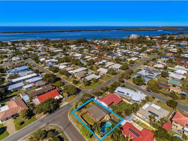 32 Wavell Ave, Golden Beach QLD 4551