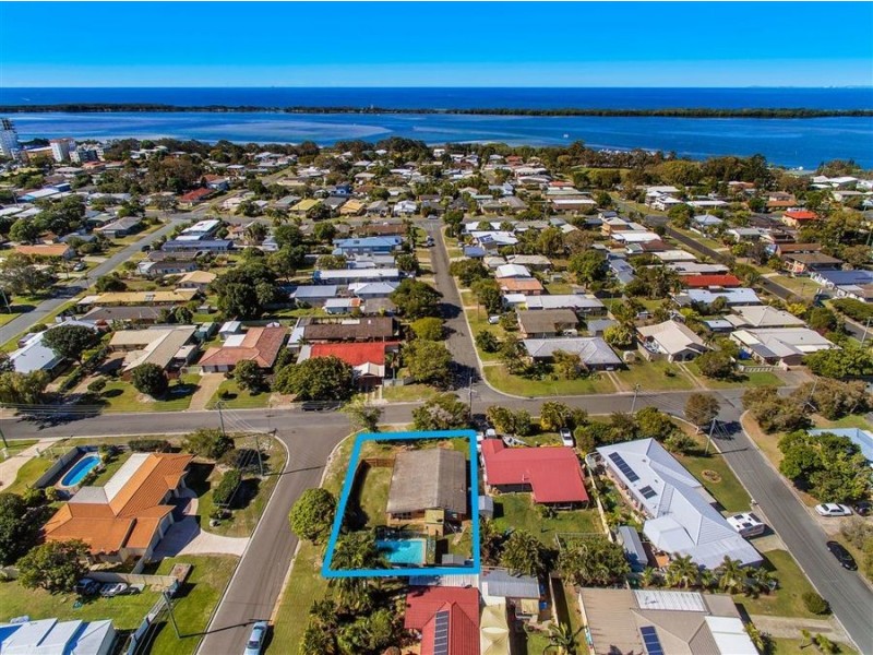 32 Wavell Ave, Golden Beach QLD 4551