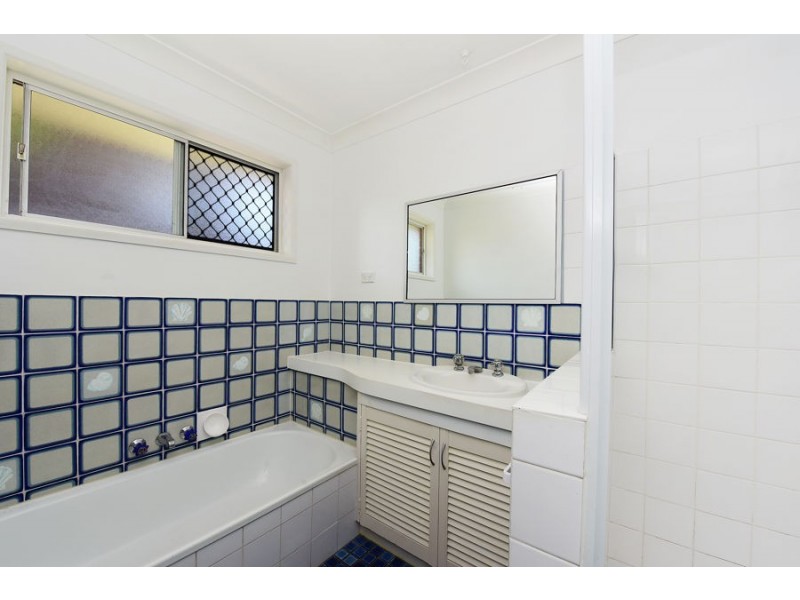 2 Sutherland Street, Dicky Beach QLD 4551