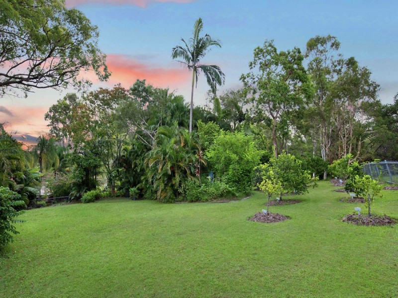 7 Brolga Court, Little Mountain QLD 4551