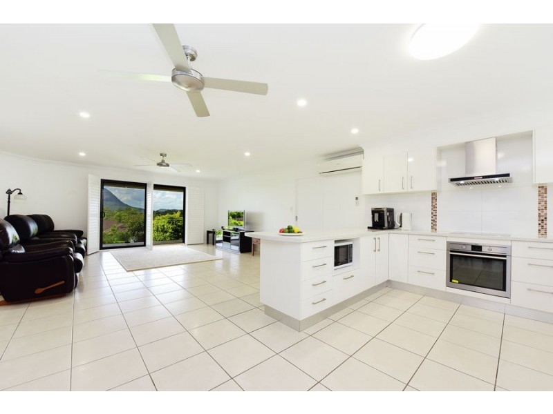 7 Cayenne Court, Glass House Mountains QLD 4518