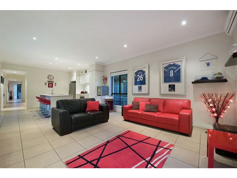 43 Hillview Crescent, Little Mountain QLD 4551