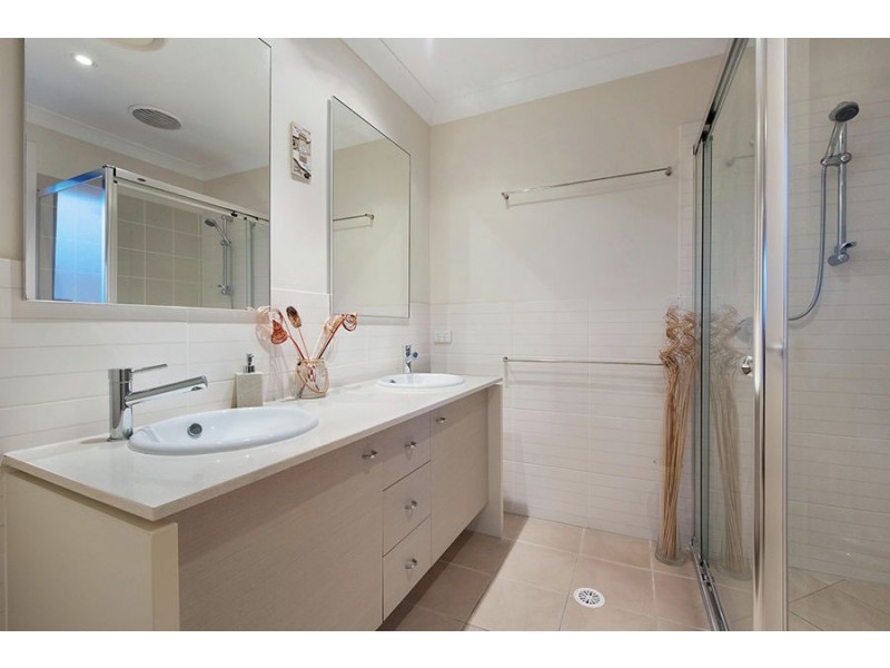 43 Hillview Crescent, Little Mountain QLD 4551