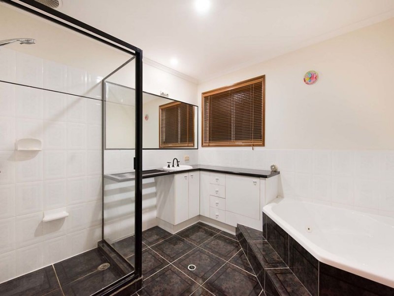 4 Ridgewood Road, Little Mountain QLD 4551