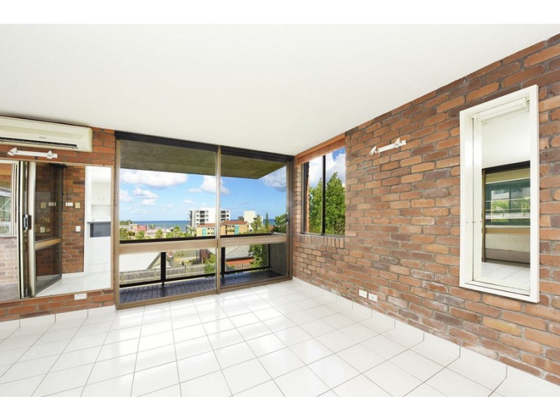 2/25 Canberra Terrace, Kings Beach QLD 4551