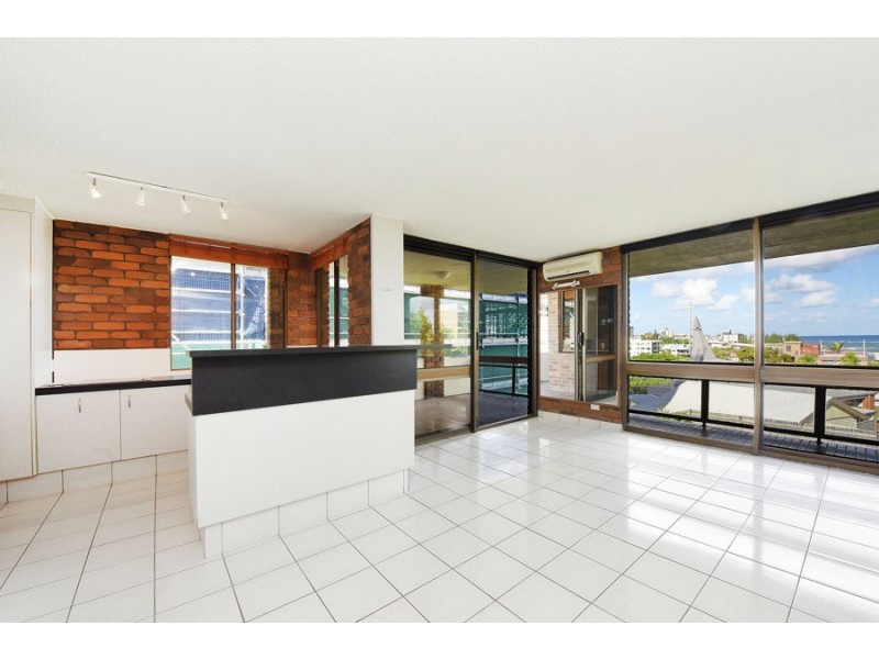 2/25 Canberra Terrace, Kings Beach QLD 4551